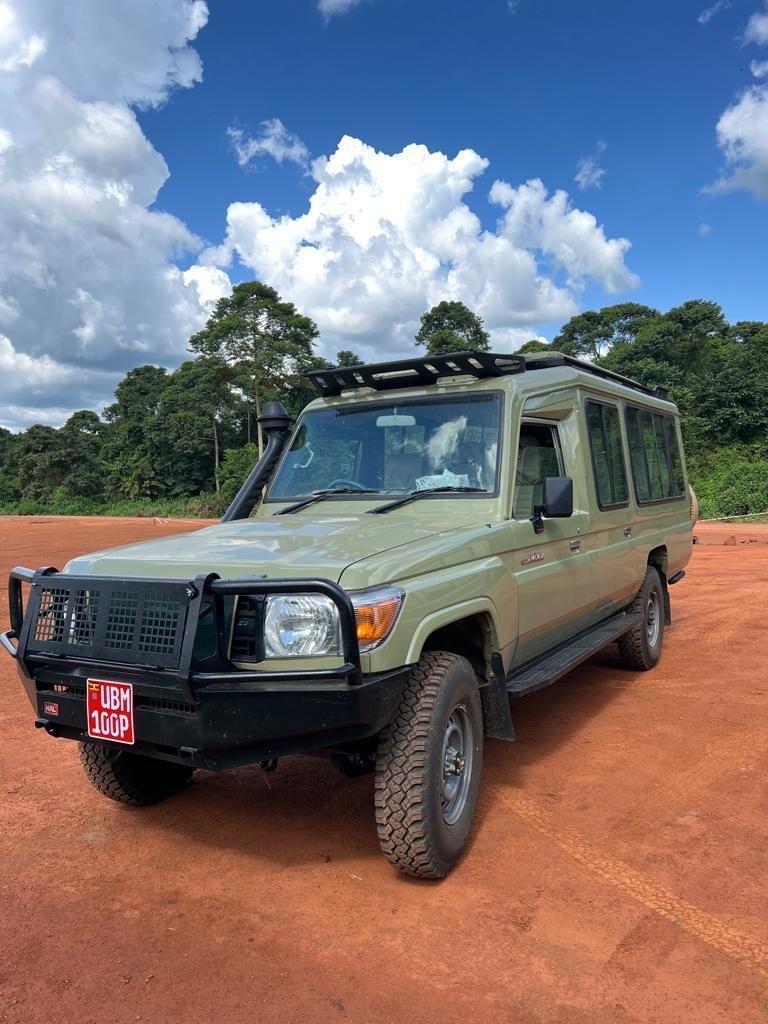 Safari Land Cruiser with bull bar and roof rack